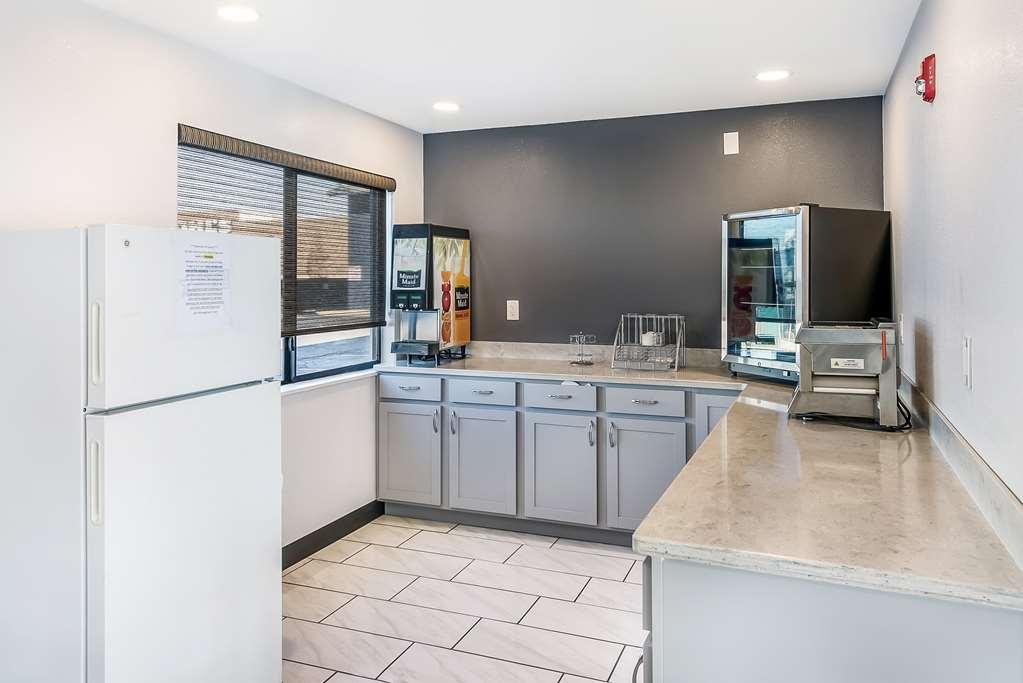 Americas Best Value Inn East Peoria Restaurant photo
