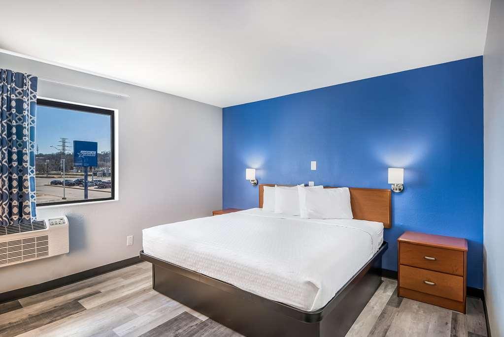 Americas Best Value Inn East Peoria Room photo