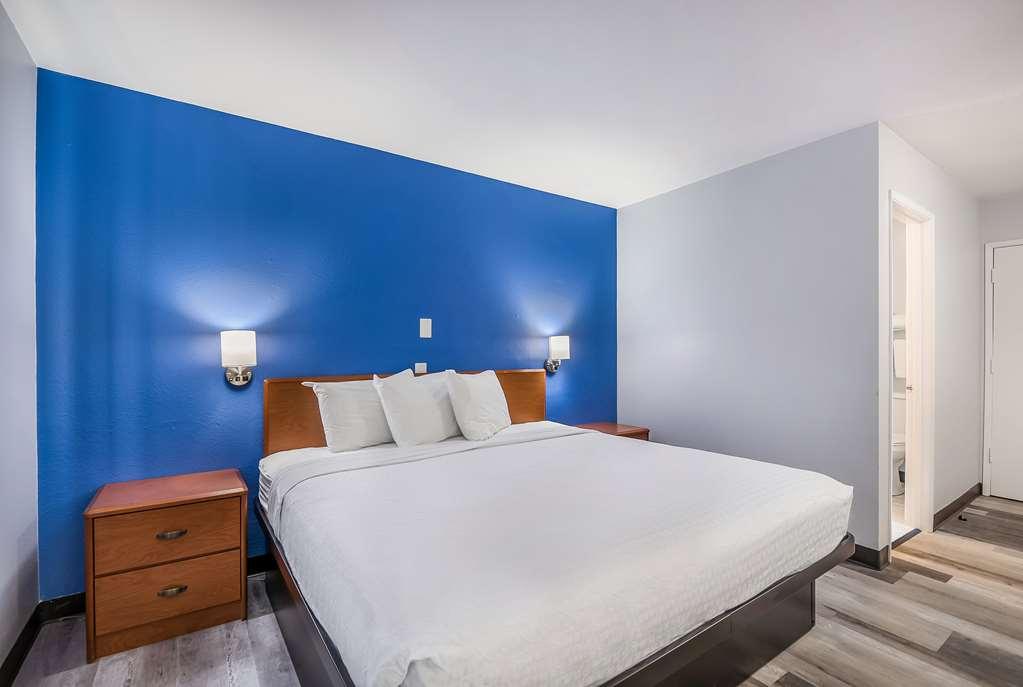 Americas Best Value Inn East Peoria Room photo