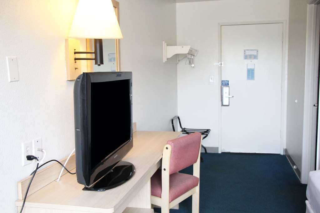 Americas Best Value Inn East Peoria Room photo