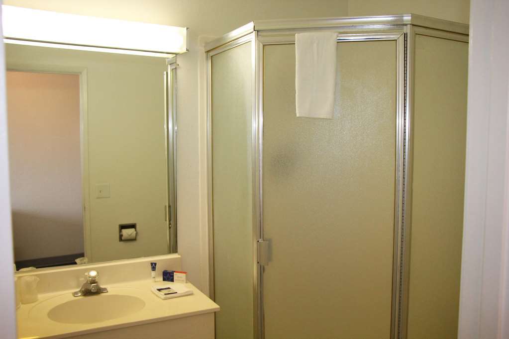 Americas Best Value Inn East Peoria Room photo