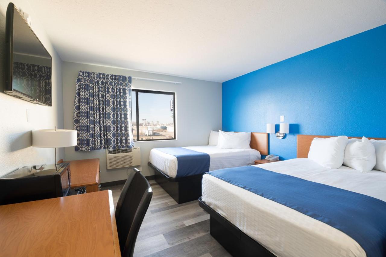Americas Best Value Inn East Peoria Exterior photo