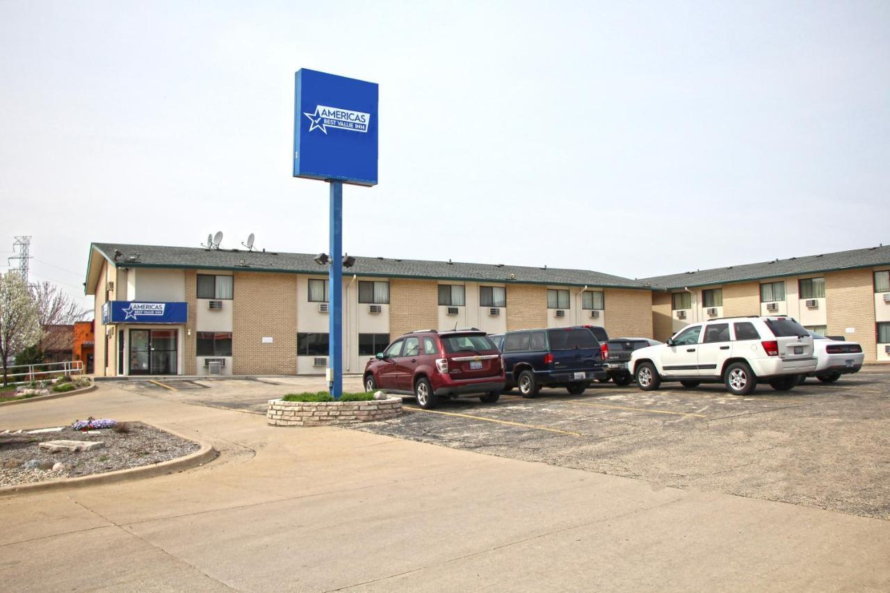 Americas Best Value Inn East Peoria Exterior photo