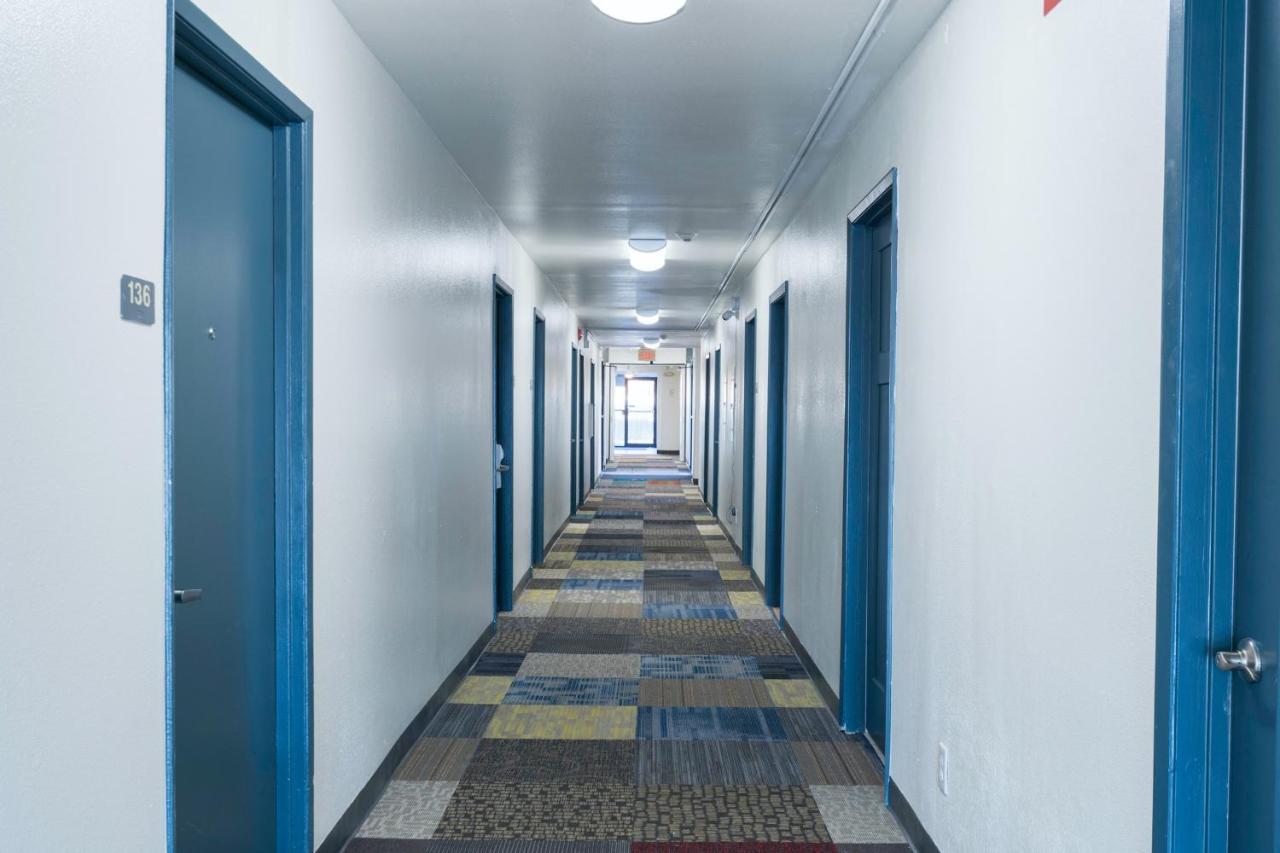 Americas Best Value Inn East Peoria Exterior photo